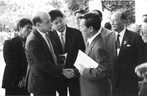 Image: Thailand's Prime Minister Chuan Leekpai and Lennart Nordstrm